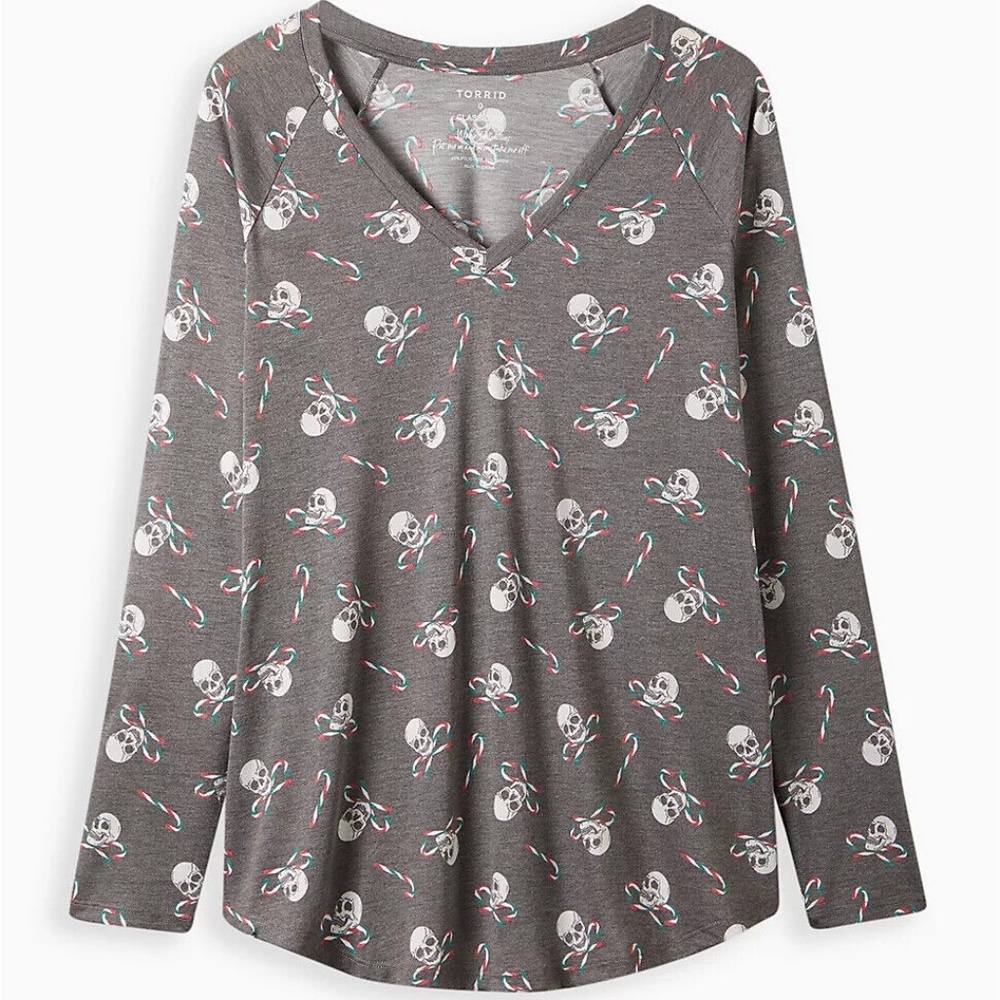 Torrid T-Shirt Size 1  Skulls Top Christmas Candy Canes Grey V-Neck Tee Plus New